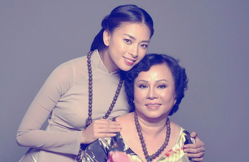 Nhìn mẹ của cô chúng ta hiểu vì sao Ngô Thanh Vân lại có những nét đẹp mĩ miều như thế.