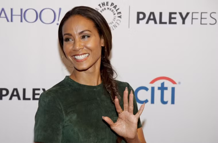 Trước khi trở thành một diễn viên, Jada Pinkett Smith là một ca sĩ rock nhưng không thành công với nghiệ này. Năm 2002 cô thành lập ban nhạc Wicked Wisdom và lấy tên sân khấu là Jada Koren và là ca sĩ trưởng nhóm. Cuối năm đó, ban nhạc ra single Stuck và cuối năm ngoái ra album mới.