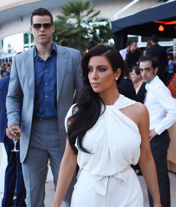 Nói tới truyền hình thực tế không thể không nói tới "Keeping Up With The Kardashians" và đại gia đình nhà Kardashian đã kiếm được 10 triệu USD cho những series phim này. Trong khi đó, có nguồn tin tiết lộ, Kim Kardashian đã được NBC Univeersal trả 1 triệu USD cho đám cưới của cô với Kris Humphiries.