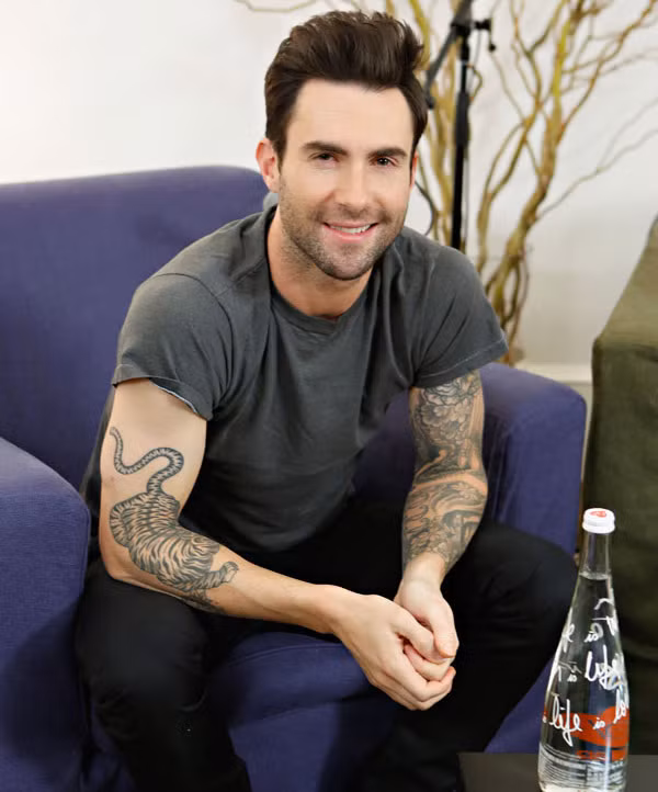 Người đàn ông sexy nhất do tạp chí People bình chọn, Adam Levine, được trả thù lao từ 10-12 triệu USD khi làm huấn luyện viên trong chương trình The Voice.