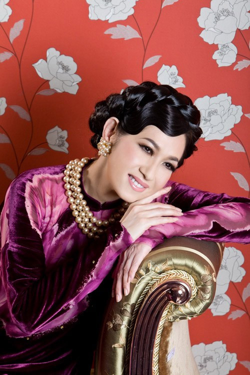 9 tháng sau khi kết hôn lần 2, danh ca Ý Lan phát hiện mình bị ung thư vú. Chị rơi vào khủng hoảng đến mức đã tính đến cái chết, chị xem lại các hợp đồng bảo hiểm để tính toán tiền bạc để lại cho con cái.