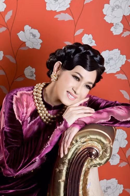 9 tháng sau khi kết hôn lần 2, danh ca Ý Lan phát hiện mình bị ung thư vú. Chị rơi vào khủng hoảng đến mức đã tính đến cái chết, chị xem lại các hợp đồng bảo hiểm để tính toán tiền bạc để lại cho con cái.