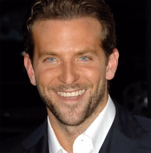 Nam diễn viên Bradley Cooper đã bị bạn diễn Jennifer Lawrence chê thẳng thừng khi anh bị anh trao cho cô một nụ hôn quá ướt át trên phim trường "Silver Linings Playbook".