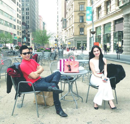 Trong bài phỏng vấn trước đây, Khắc Tiệp cho hay: "Trinh là một người rất tuyệt vời, cô ấy có thể hi sinh mọi thứ vì tôi. Trinh hi sinh không bao giờ kể công, cô ấy chia sẻ với tôi mọi thứ. Trinh đối với tôi quá hoàn hảo. Cô ấy ngờ nghệch, nghĩ gì nói nấy, không bao giờ nói dối. Tôi thấy đó là tính cách hay. Những người bạn chơi chung với Ngọc Trinh đều phải công nhận Trinh quá tốt tính. Tôi nghĩ không thể tìm được một Ngọc Trinh thứ hai nếu bạn tiếp xúc, bạn chơi hàng ngày".