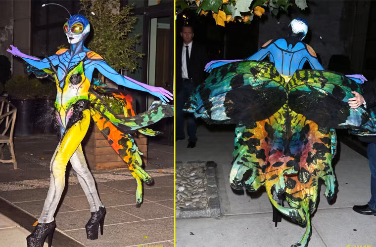 Siêu mẫu Heidi Klum biến thành một con ruồi đầy màu sắc, một mình đi dự tiệc Halloween.
