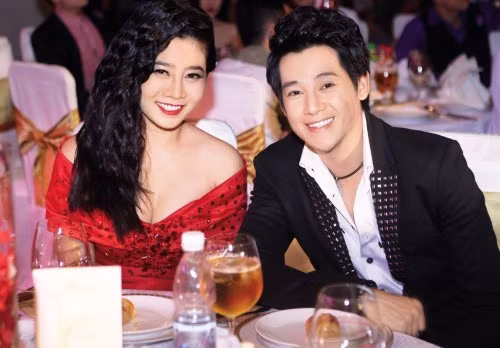 Mai Phương: Tay trong tay tại các cuộc vui, đi Thái Lan du lịch cùng nhau nhưng Phùng Ngọc Huy không thừa nhận đang hẹn hò với diễn viên Mai Phương. Thậm chí, anh từng nói , hai người đi với nhau để PR hình ảnh. Trên thực tế, theo nguồn tin thân cận, Phùng Ngọc Huy - Mai Phương vẫn rất gắn bó. Cặp đôi còn cùng quan tâm, chăm sóc một bé gái cũng mang họ Phùng.