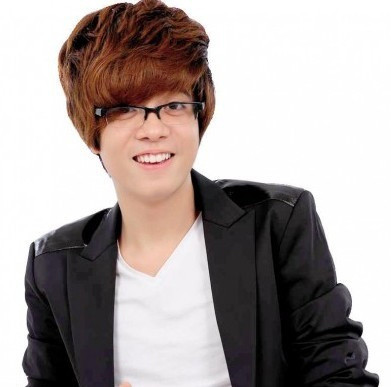 LiLy Luta: Suốt thời gian Bùi Anh Tuấn và LiLy Luta bên nhau, thông tin, hình ảnh của họ tràn ngập các trang mạng. Trong những lần gặp gỡ riêng tư bị paparazzi bắt gặp hay khi tay trong tay đi dự sự kiện showbiz, Bùi Anh Tuấn luôn tỏ ra chăm sóc, che chở cho cô diễn viên hot girl.