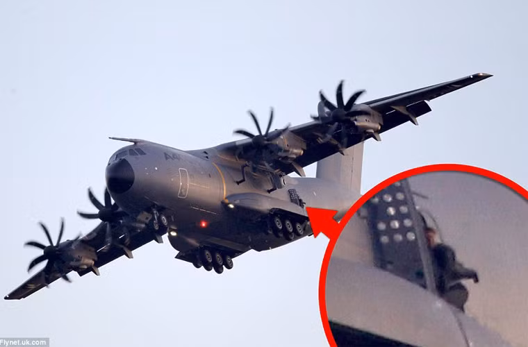 Bộ phim "Nhiệm vụ bất khả thi 4" ra mắt khán giả tháng 12/2011 và đạt doanh thu bán vé hơn 700 triệu USD toàn thế giới.