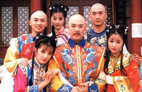 Để cứu vớt danh dự cho Triệu Vy, ông nói cô có gọi cho ông một lần sau khi bộ phim kết thúc nhưng thực sự là Triệu Vy chưa bao giờ gọi cho đạo diễn cũ.