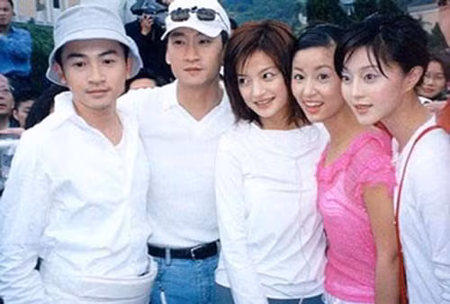 Thế nhưng, những câu chuyện hậu trường sau đó lại không quá đẹp đẽ như người ta tưởng. Mối quan hệ của những diễn viên chính dường như tan vỡ sau những thước phim.