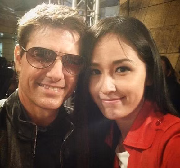 Đầu tháng 4/2013, Hoa hậu Việt Nam 2006 Mai Phương Thúy tới Đài Bắc, Đài Loan tham dự buổi họp báo ra mắt bom tấn mới "Oblivion" của tài tử hành động Tom Cruise. Trước đó, Mai Phương Thúy từng là đại diện truyền thông Việt Nam tại các lễ ra mắt của nhiều tác phẩm Hollywood. Trên trang cá nhân, Mai Phương Thúy khoe bức ảnh cô chụp tự sướng với tài tử của "Oblivion".