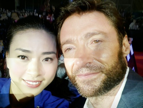 Tháng 7/2013, “đả nữ” màn ảnh Việt Ngô Thanh Vân là đại diện cho truyền thông Việt Nam tới tham dự buổi ra mắt bộ phim "The Wolverine" của tài tử Hugh Jackman tại Seoul, Hàn Quốc. Ngoài cuộc phỏng vấn với Hugh Jackman về bộ phim, Ngô Thanh Vân còn có dịp chụp ảnh riêng với tài tử điển trai. Cô là ngôi sao châu Á duy nhất được chụp hình chung với “người Sói”.