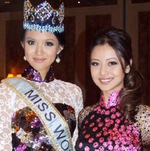 Tuy thua về chiều cao nhưng nhan sắc của Jennifer Phạm không hề thua kém Hoa hậu Thế giới 2007 Trương Tử Lâm.