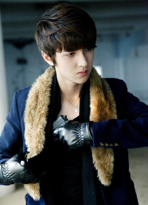 Đi cùng với Nam Thương là hot boy cũng rất nổi tiếng Bình An. Anh chàng này đã khá quen thuộc với cộng đồng giới trẻ Việt với nhiều vai diễn trong các phim ngắn, MV và các bộ ảnh thời trang...