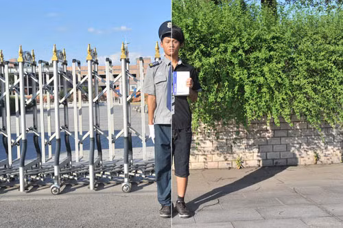 Một nhóm sinh viên Trung Quốc "làm giàu" túi tiền và kinh nghiệm của mình bằng những công việc thêm hè. Trong ảnh là Guo Feng, chàng sinh viên năm nhất trường Trung cấp nghề Công nghiệp Zhuzhou. Công việc bảo vệ mang lại chàng trai 18 tuổi này mức thu nhập 1.200 NDT (tương đương 196 USD)/tháng. Số tiền kiếm được giúp Guo trang trải học phí và giảm bớt gánh nặng cho gia đình. Ảnh: Zhou Jian