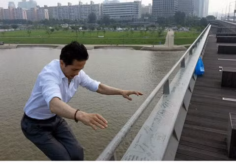 Sung gieo mình xuống sông Hàn tự vẫn. Ảnh: Imgur