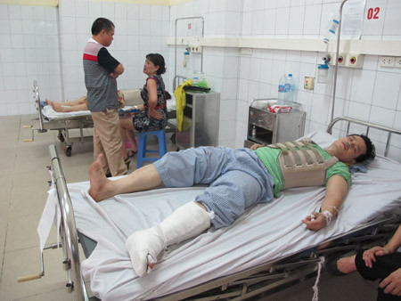 Hai vợ chồng chủ tiệm vàng đang được điều trị tích cực về cột sống tại Bệnh viện đa khoa tỉnh Quảng Ninh.