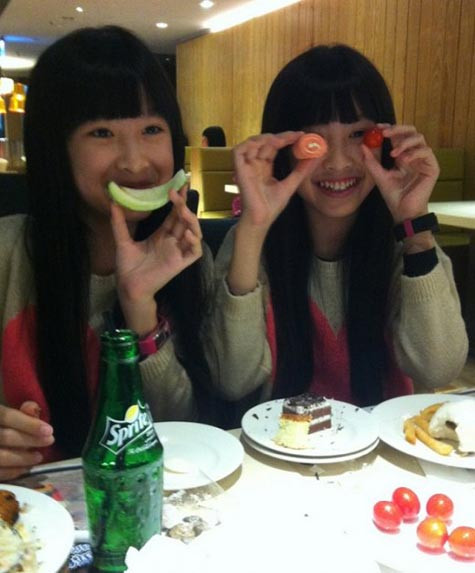 Dù chưa tham gia đóng phim, nhưng hai cô bé hứa hẹn sẽ là minh tinh sáng chói của Đài Loan trong tương lai.