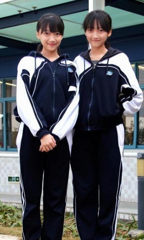 Cặp chị em song sinh có vẻ đẹp thuần khiết và dễ thương này thu hút được sự chú ý của đông đảo cư dân mạng. Ảnh: Zjol.com.cn.