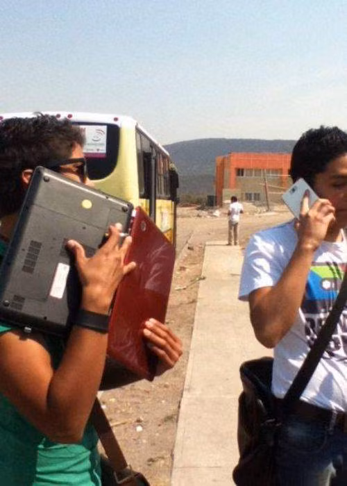 Điện thoại phiên bản... laptop.