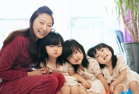 Li đã cắt bỏ tử cung của mình vì biến chứng sau sinh. Khi các con 3 tuổi, Lishu bị chẩn đoán ung thư dạ dày. Li chia sẻ: "Tôi thật sự rất buồn và cảm thấy không hy vọng chữa khỏi bệnh. Và hối tiếc nhất trong đời là tôi không có cơ hội dự đám cưới của các con, nhưng tôi muốn lưu lại một chút gì đó cho chúng". Li muốn các con cảm nhận được tình yêu chị dành cho chúng, thậm chí khi sau này không có mẹ ở bên cạnh.