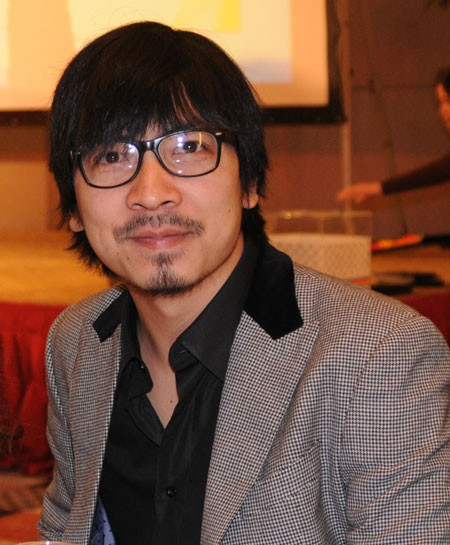 Giáo sư Cù Trọng Xoay (Đinh Tiến Dũng) xếp ở vị trí thứ 3 với tổng cộng 961.998 fan trên Facebook và Youtube.