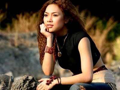 Ca sĩ Mỹ Tâm có tổng cộng 698.139 fan trên Facebook và Youtube.