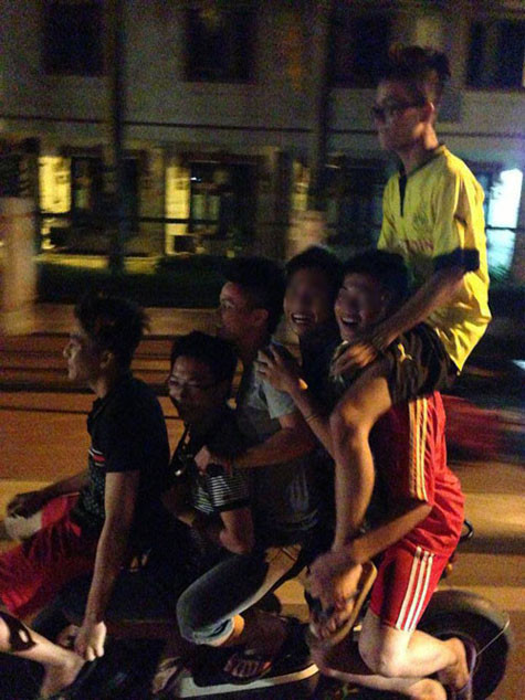 Đùa với tử thần.