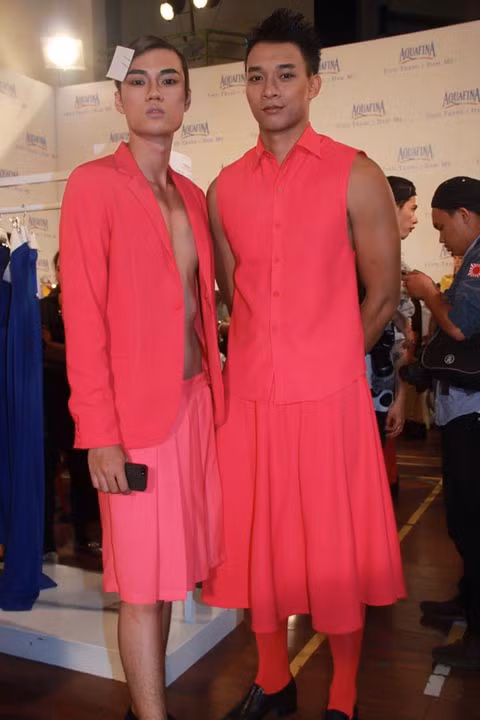 Vẻ đẹp nam tính và khỏe khoắn là điều không thể bắt gặp ở các mỹ nam khi mặc những mẫu thiết kế này.