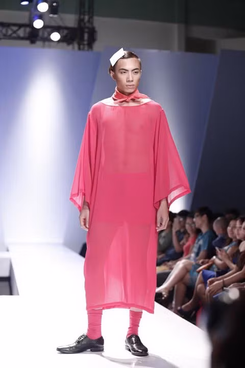 Chương trình Thời trang và Đam mê diễn ra tối 25.7 tại TP.HCM đã có dịp giới thiệu đến khán giả 5 bộ sưu tập mới nhất của các nhà thiết kế Vũ Thu Phương, Giao Linh, Hà Nhật Tiến, Nguyễn Quang Minh và Anna Võ.