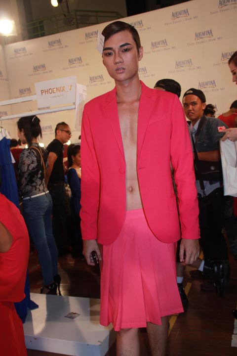 Người mẫu Vương Anh trông thật duyên dáng.