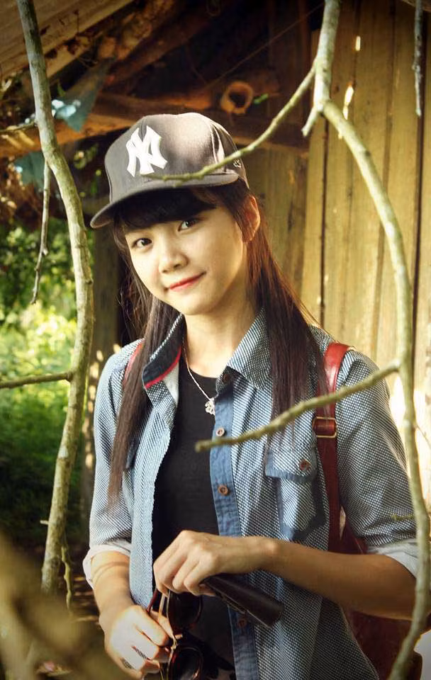 Snapback là một kiểu mũ lưỡi trai với phần lưỡi to và phẳng, được biến tấu từ chiếc mũ bóng chày.