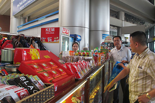 Nhiều mặt hàng ăn uống, dịch vụ tại Cảng HKQT Nội Bài đã được kiểm soát giá, chất lượng.