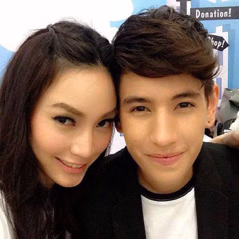 Cô còn được đông đảo fan tặng danh hiệu "sao nữ đẹp trai nhất Thái Lan".