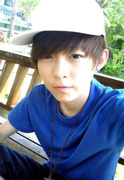 Hua Hua là người mẫu cho một công ty thời trang chuyên sản xuất trang phục cho những cô nàng theo đuổi phong cách tomboy