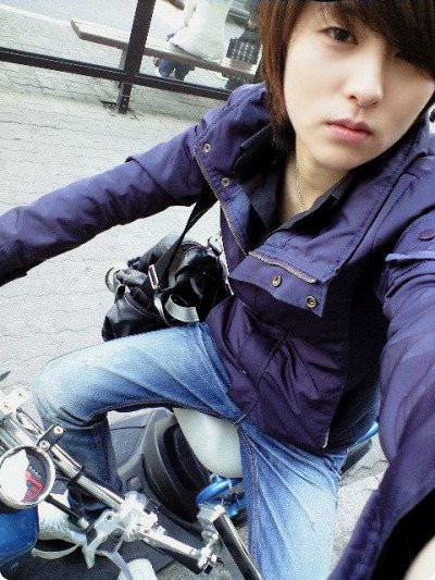 Bi Hyul được biết đến qua hoạt động cosplay cùng với các nghệ sĩ nổi tiếng và nhảy cover các ca khúc Kpop