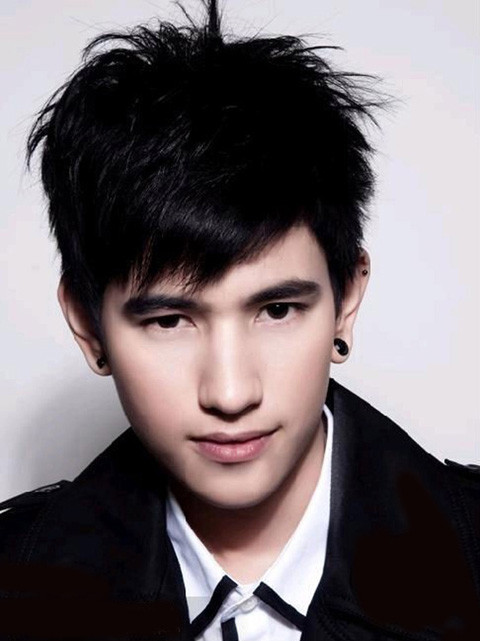 Vẻ đẹp lai 3 dòng máu của Zee đốn tim cư dân mạng.