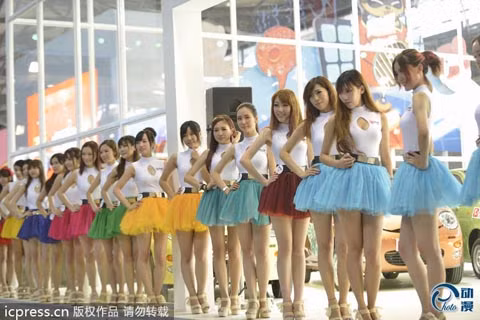 Dàn showgirl chân dài và xinh đẹp này đã có buổi tập dượt trước khi Hội chợ game ChinaJoy 2013 diễn ra vào ngày 25-28/7. Nguồn: Xinhuanet.com/icpress.cn.