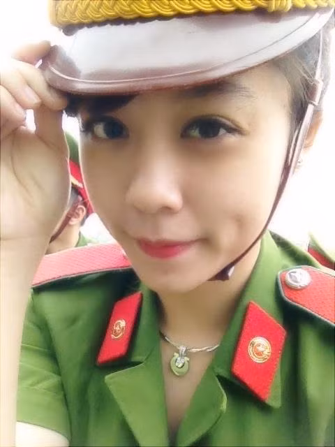 Đó là Lại Kiều Anh, sinh năm 1994, hiện là sinh viên Học viện Cảnh sát Nhân dân Hà Nội. Ảnh: FBNV.