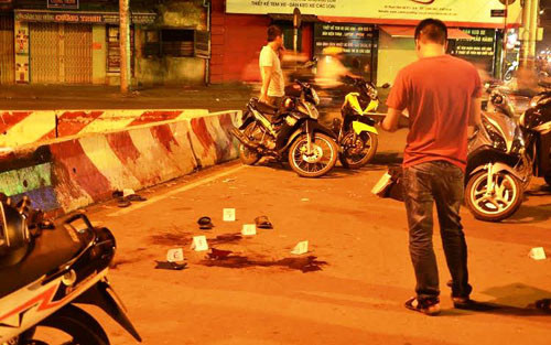 CQĐT đang phong tỏa hiện trường, khám nghiệm làm rõ vụ án mạng. CQĐT đang phong tỏa hiện trường, khám nghiệm làm rõ vụ án mạng.