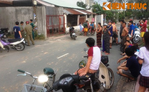 ...và đường 102 để cơ quan chức năng tiến hành khám nghiệm hiện trường.