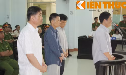 Các bị cáo tại phiên tòa. Ảnh: Hoàng Văn