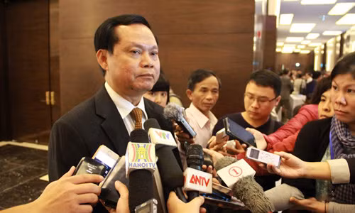 Tổng Thanh tra Chính phủ Huỳnh Phong Tranh trả lời báo chí bên lề Đối thoại phòng chống tham nhũng lần thứ 13. Ảnh:Công Khanh.