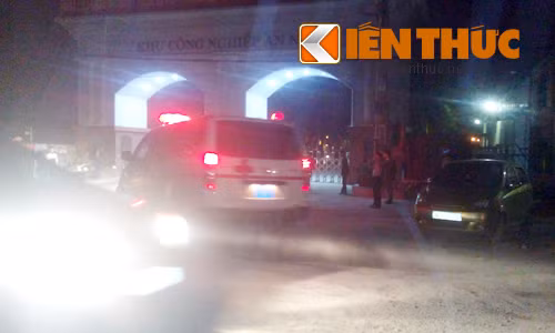 Xe cứu thương liên tục đến hiện trường. Ảnh: Tiến Dũng.