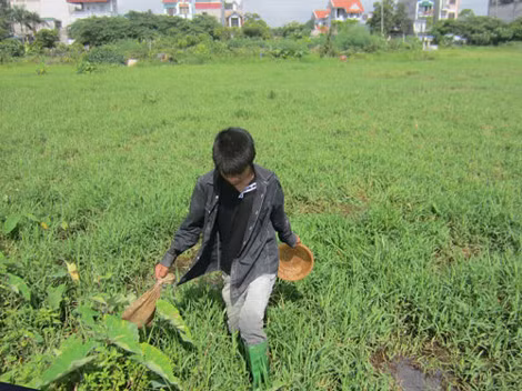 Người nào cẩn thận hơn thì đi ủng.