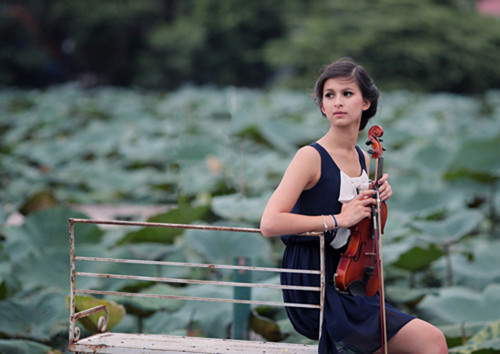 Edyta sinh ra và lớn lên tại quê hương của mẹ tại Ba Lan và bố là người Việt Nam.