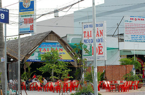 Quán nhậu Tại bàn dê (Dê tại bàn) trên đường Võ Văn Kiệt.