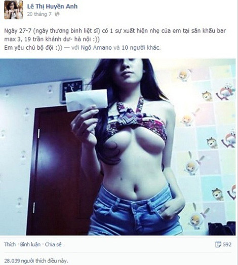 Bà Tưng và status khoe show diễn ở Hà Nội. Ảnh chụp màn hình