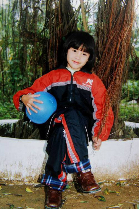 "Bà Tưng" lúc còn bé. Ảnh: NVCC