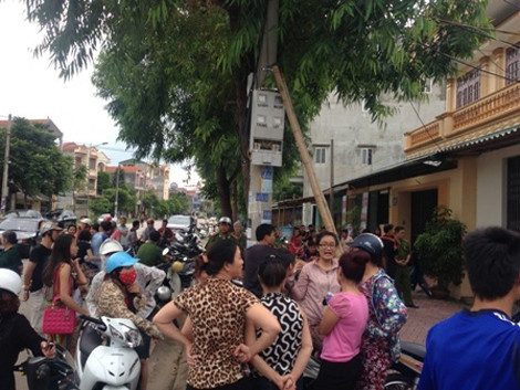 Hàng trăm nạn nhân của vụ vỡ nợ bàng hoàng khi biết thông tin vợ chồng “con nợ triệu đô” Trung – Liên bỏ trốn vào chiều ngày 25/7. (Ảnh:VTC)